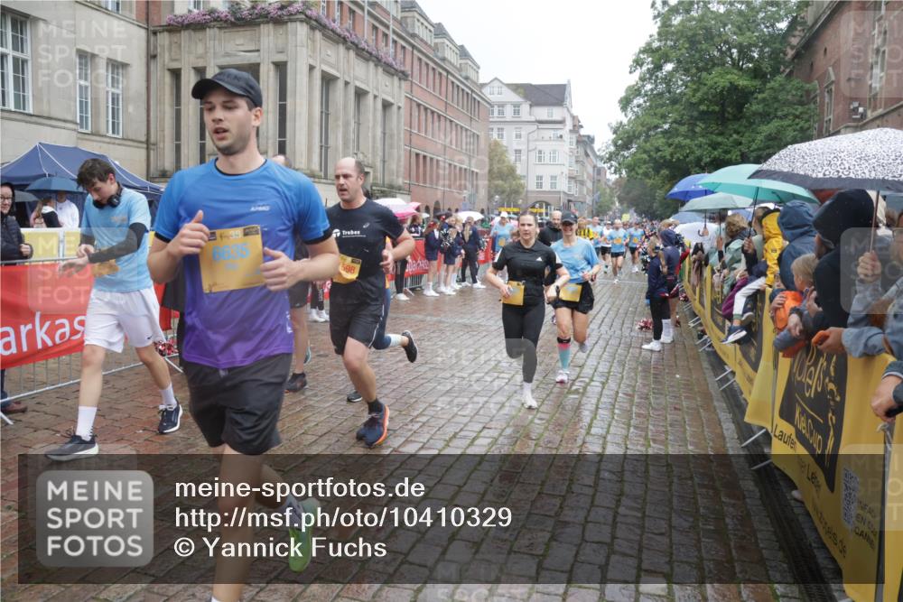 13.09.2026 - Kiel Lauf Yannick Fuchs http://msf.ph/oto/10410329 13.09.2026 10:41:07 Ziel 973, 1781, 2825, 2892, 2898, 3464, 3952, 4286, 4527, 4624, 4662, 4691, 4797, 5319, 5509, 5916, 6340, 6565, 7405, 7615, 8246, 9349, 9527, 9539, 10680, 10794, 11526, 11632, 11833, 11885, 12035, 12131, 12494, 12625, 35, 337, 393, 837, 1037, 1342, 1427, 1603, 1971, 1985, 2052, 2096, 2499, 2561, 2818, 3257, 3339, 3415, 3524, 3535, 3841, 4131, 4431, 4712, 5018, 5043, 5086, 5388, 5846, 6301, 6397, 6504, 6632, 6635, 6709, 6793, 7499, 7537, 7655, 8955, 849, 1985, 3339, 6632 meine-sportfotos.de