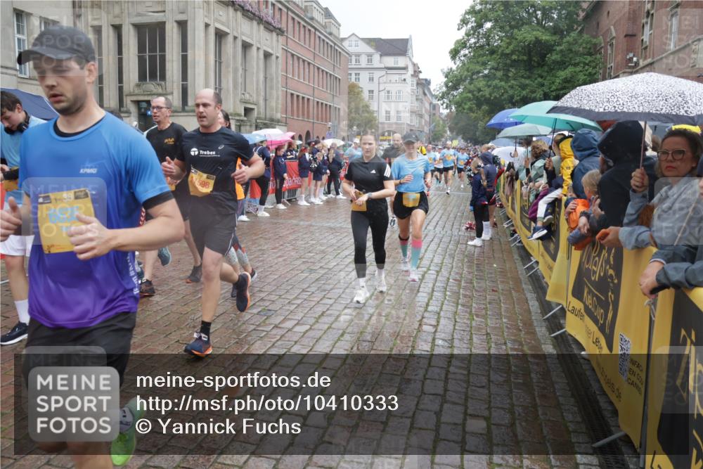 13.09.2026 - Kiel Lauf Yannick Fuchs http://msf.ph/oto/10410333 13.09.2026 10:41:07 Ziel 973, 1781, 2825, 2892, 2898, 3464, 3952, 4286, 4527, 4624, 4662, 4691, 4797, 5319, 5509, 5916, 6340, 6565, 7405, 7615, 8246, 9349, 9527, 9539, 10680, 10794, 11526, 11632, 11833, 11885, 12035, 12131, 12494, 12625, 35, 337, 393, 837, 1037, 1342, 1427, 1603, 1971, 1985, 2052, 2096, 2499, 2561, 2818, 3257, 3339, 3415, 3524, 3535, 3841, 4131, 4431, 4712, 5018, 5043, 5086, 5388, 5846, 6301, 6397, 6504, 6632, 6635, 6709, 6793, 7499, 7537, 7655, 8955, 849, 1985, 3339, 6632 meine-sportfotos.de
