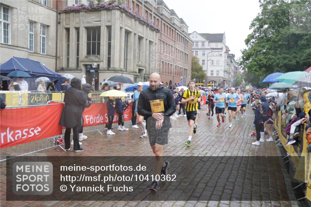 13.09.2026 - Kiel Lauf Yannick Fuchs http://msf.ph/oto/10410362 13.09.2026 10:41:09 Ziel 973, 1781, 2825, 2892, 2898, 3464, 3952, 4286, 4527, 4624, 4662, 4691, 4797, 5916, 6340, 6461, 6565, 6654, 7405, 7615, 8246, 9349, 9527, 9539, 10680, 10794, 11228, 11526, 11632, 11833, 12035, 12494, 35, 337, 393, 837, 1037, 1342, 1427, 1603, 1971, 1985, 2052, 2096, 2499, 2561, 2818, 3257, 3339, 3415, 3524, 3535, 3841, 4131, 4431, 4712, 5043, 5086, 5319, 5388, 5509, 6301, 6397, 6504, 6632, 6709, 6793, 7499, 7537, 7655, 8955, 827, 849, 1985, 3339, 5086, 6632 meine-sportfotos.de