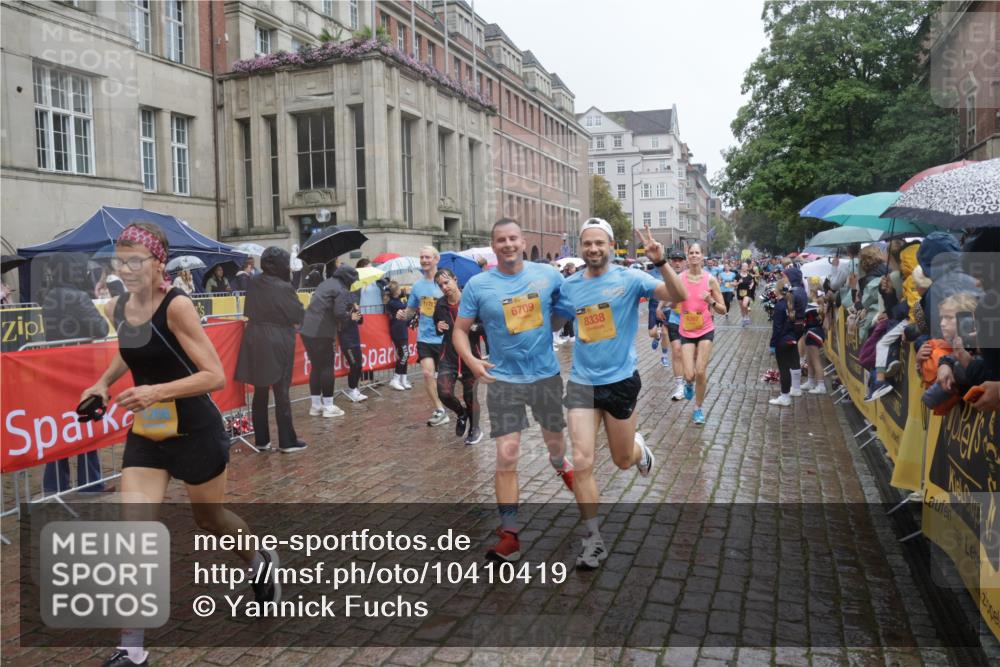 13.09.2026 - Kiel Lauf Yannick Fuchs http://msf.ph/oto/10410419 13.09.2026 10:41:12 Ziel 973, 1704, 1781, 1785, 2825, 2892, 3363, 3952, 4286, 4527, 4624, 4662, 4691, 4797, 5916, 6340, 6461, 6565, 6654, 7405, 7615, 8155, 9349, 9398, 9527, 9539, 10066, 10680, 10794, 11228, 11526, 11632, 12035, 12494, 35, 337, 393, 837, 1037, 1342, 1427, 1603, 1971, 2052, 2096, 2499, 2561, 2818, 2898, 3257, 3415, 3464, 3524, 3535, 3841, 4131, 4431, 4624, 4712, 5043, 5319, 5388, 5509, 6301, 6397, 6504, 6709, 6793, 7499, 7655, 8246, 8955, 827, 849, 1985, 3339, 5086, 6632 meine-sportfotos.de