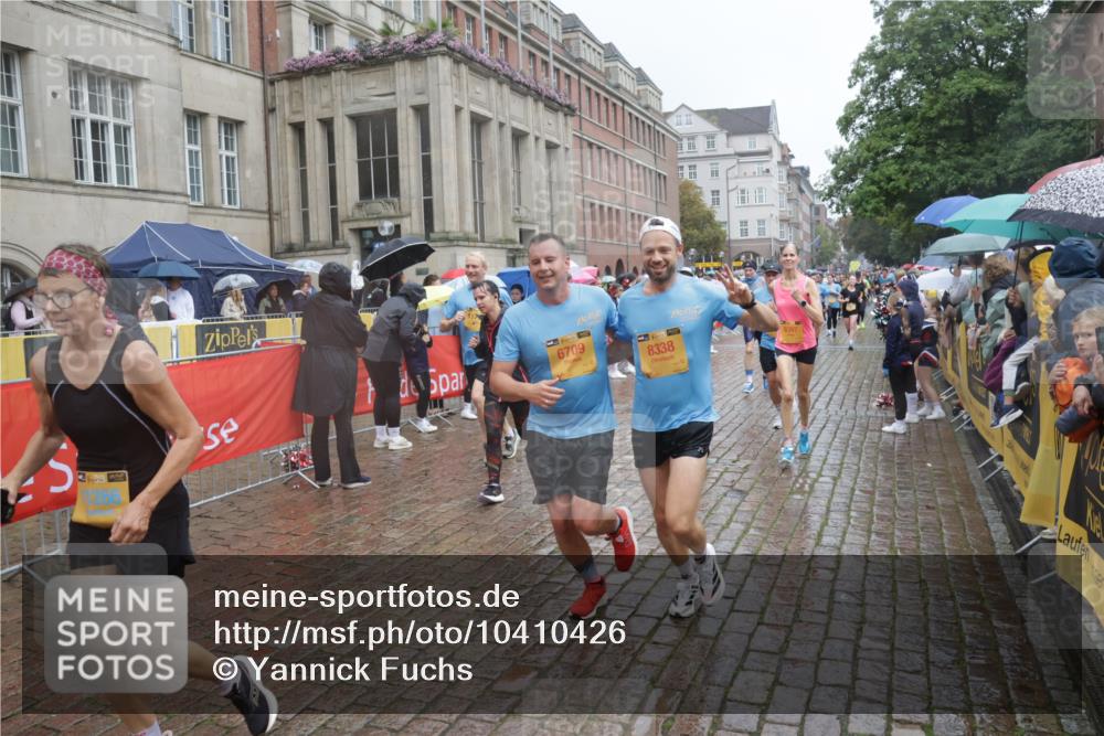 13.09.2026 - Kiel Lauf Yannick Fuchs http://msf.ph/oto/10410426 13.09.2026 10:41:12 Ziel 973, 1704, 1781, 1785, 2825, 2892, 3363, 3952, 4286, 4527, 4624, 4662, 4691, 4797, 5916, 6340, 6461, 6565, 6654, 7405, 7615, 8155, 9349, 9398, 9527, 9539, 10066, 10680, 10794, 11228, 11526, 11632, 12035, 12494, 35, 337, 393, 837, 1037, 1342, 1427, 1603, 1971, 2052, 2096, 2499, 2561, 2818, 2898, 3257, 3415, 3464, 3524, 3535, 3841, 4131, 4431, 4624, 4712, 5043, 5319, 5388, 5509, 6301, 6397, 6504, 6709, 6793, 7499, 7655, 8246, 8955, 827, 849, 1985, 3339, 5086, 6632 meine-sportfotos.de