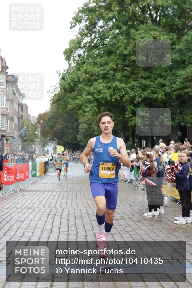 13.09.2026 - Kiel Lauf Yannick Fuchs http://msf.ph/oto/10410435 13.09.2026 09:33:59 Ziel 5040, 7588, 10864, 1246, 6681, 7305, 8092, 10069, 10404, 12831, 11791, 6682, 7305, 8092 meine-sportfotos.de