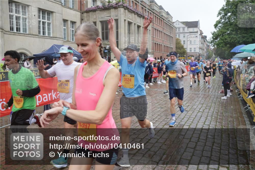 13.09.2026 - Kiel Lauf Yannick Fuchs http://msf.ph/oto/10410461 13.09.2026 10:41:15 Ziel 973, 1704, 1781, 1785, 2825, 3363, 3952, 4286, 4436, 4527, 4691, 4797, 5753, 5839, 5916, 6461, 6565, 6654, 8155, 9349, 9398, 9947, 10066, 10680, 10883, 11228, 12035, 12494, 35, 337, 393, 1342, 1427, 1603, 1971, 2052, 2096, 2499, 2561, 2818, 2892, 2898, 3257, 3415, 3464, 3524, 3535, 3841, 4131, 4431, 4624, 4662, 4712, 4797, 5043, 5319, 5388, 5509, 6301, 6340, 6397, 6504, 6565, 6793, 7405, 7499, 7615, 7655, 8246, 8955, 827, 849, 1985, 3339, 5086, 6632 meine-sportfotos.de
