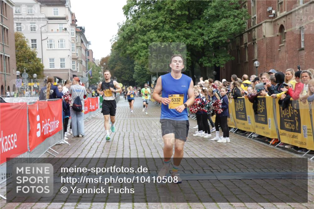 13.09.2026 - Kiel Lauf Yannick Fuchs http://msf.ph/oto/10410508 13.09.2026 09:34:23 Ziel 3679, 5332, 5815, 7743, 5040, 7588, 10069, 10864, 11791, 12278, 1246, 6681, 10069 meine-sportfotos.de