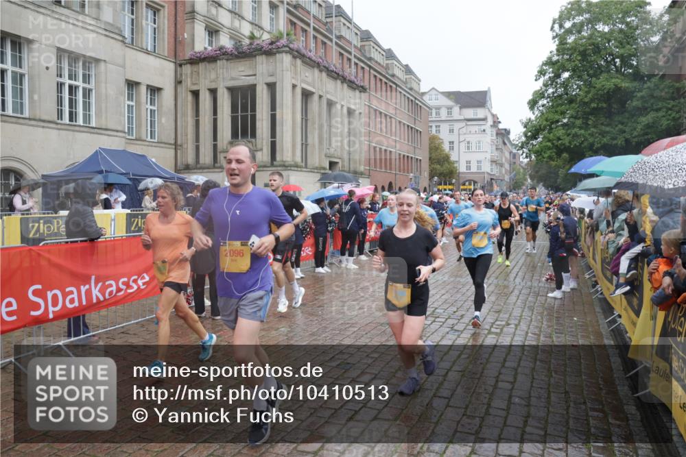 13.09.2026 - Kiel Lauf Yannick Fuchs http://msf.ph/oto/10410513 13.09.2026 10:41:17 Ziel 973, 1704, 1781, 1785, 2388, 2825, 3363, 3952, 4286, 4436, 4527, 4691, 4732, 5753, 5839, 5916, 6461, 6654, 8155, 9349, 9398, 9947, 10066, 10307, 10739, 10883, 11228, 11333, 12035, 12494, 35, 337, 393, 1342, 1427, 1603, 1971, 2052, 2096, 2499, 2561, 2818, 2825, 2892, 2898, 3257, 3415, 3464, 3535, 3841, 4131, 4431, 4624, 4662, 4712, 4797, 5043, 5319, 5388, 5509, 6301, 6340, 6504, 6565, 6793, 7405, 7499, 7615, 7655, 8246, 8955, 9349, 827, 849, 3339, 5086 meine-sportfotos.de