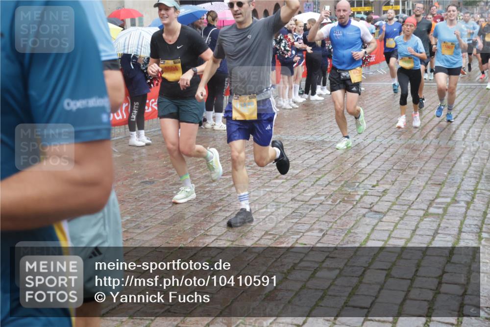 13.09.2026 - Kiel Lauf Yannick Fuchs http://msf.ph/oto/10410591 13.09.2026 10:41:22 Ziel 67, 849, 1494, 1704, 1785, 1933, 2388, 2531, 2647, 3363, 3960, 4062, 4436, 4527, 4732, 5335, 5726, 5753, 5839, 6461, 6654, 6993, 8155, 9398, 9455, 9947, 10066, 10307, 10739, 10867, 10883, 11228, 11333, 12034, 12035, 35, 973, 1342, 1427, 1781, 1971, 2499, 2561, 2818, 2825, 2892, 2898, 3257, 3415, 3464, 3535, 3841, 3952, 4131, 4286, 4431, 4527, 4624, 4662, 4691, 4712, 4797, 5043, 5319, 5388, 5509, 5916, 6301, 6340, 6504, 6565, 6793, 7405, 7615, 7655, 8246, 8955, 9349, 827 meine-sportfotos.de
