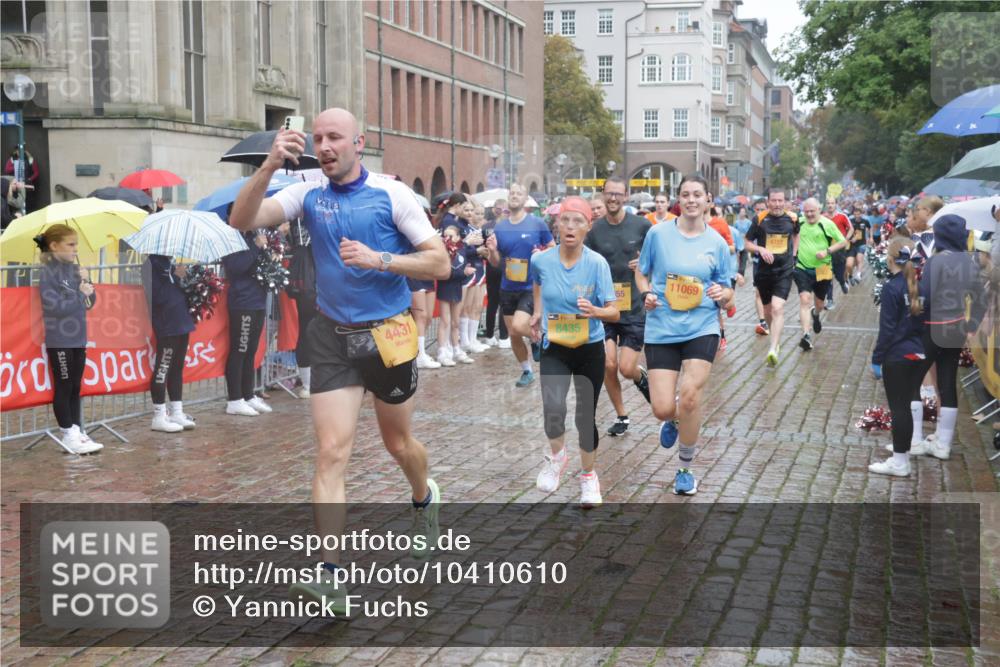 13.09.2026 - Kiel Lauf Yannick Fuchs http://msf.ph/oto/10410610 13.09.2026 10:41:23 Ziel 67, 849, 1494, 1704, 1785, 1933, 2388, 2531, 2647, 3363, 3960, 4062, 4436, 4732, 5335, 5726, 5753, 5839, 6461, 6654, 6993, 8155, 9398, 9455, 9947, 10066, 10307, 10739, 10867, 10883, 11228, 11333, 12034, 12039, 35, 973, 1342, 1427, 1781, 1971, 2499, 2561, 2818, 2825, 2892, 2898, 3257, 3415, 3464, 3535, 3841, 3952, 4131, 4286, 4431, 4527, 4624, 4662, 4691, 4712, 4797, 5043, 5319, 5388, 5509, 5916, 6340, 6461, 6504, 6565, 6654, 6793, 7405, 7615, 7655, 8246, 8955, 9349, 827 meine-sportfotos.de