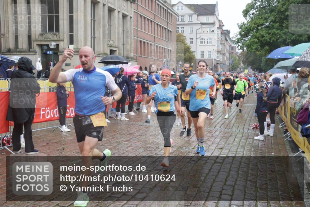 13.09.2026 - Kiel Lauf Yannick Fuchs http://msf.ph/oto/10410624 13.09.2026 10:41:24 Ziel 67, 827, 849, 1494, 1704, 1785, 1933, 2388, 2531, 2647, 3363, 3960, 4062, 4436, 4732, 4976, 5335, 5726, 5753, 5839, 6993, 8155, 9398, 9455, 9947, 10066, 10307, 10739, 10867, 10883, 11228, 11333, 11813, 12034, 12039, 35, 973, 1342, 1427, 1781, 1971, 2499, 2561, 2818, 2825, 2892, 2898, 3257, 3464, 3535, 3952, 4131, 4286, 4431, 4527, 4624, 4662, 4691, 4712, 4797, 5043, 5319, 5388, 5509, 5916, 6340, 6461, 6504, 6565, 6654, 7405, 7615, 7655, 8246, 8955, 9349 meine-sportfotos.de