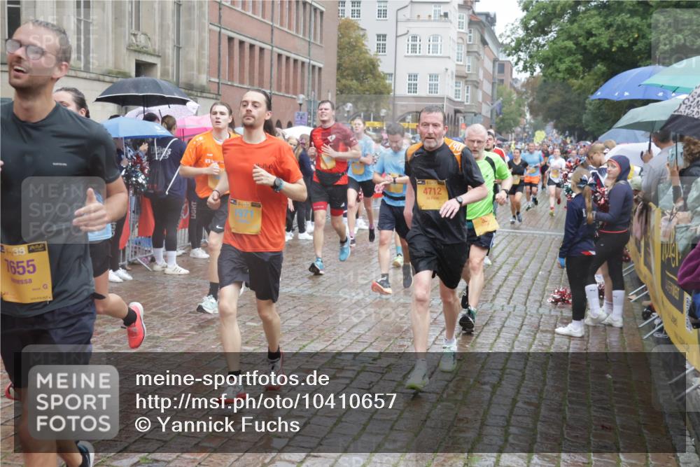 13.09.2026 - Kiel Lauf Yannick Fuchs http://msf.ph/oto/10410657 13.09.2026 10:41:26 Ziel 67, 827, 849, 1183, 1241, 1494, 1704, 1933, 2388, 2531, 2647, 3960, 4062, 4436, 4732, 4976, 5058, 5335, 5726, 5753, 5839, 6993, 8155, 9398, 9455, 9947, 10066, 10307, 10739, 10867, 10883, 11333, 11586, 11813, 12034, 12039, 35, 973, 1342, 1427, 1781, 1785, 1971, 2499, 2561, 2818, 2825, 2892, 2898, 3257, 3363, 3464, 3535, 3952, 4131, 4286, 4527, 4624, 4662, 4691, 4712, 4797, 5043, 5319, 5388, 5509, 5916, 6340, 6461, 6565, 6654, 7405, 7615, 7655, 8155, 8246, 8955, 9349, 9398 meine-sportfotos.de