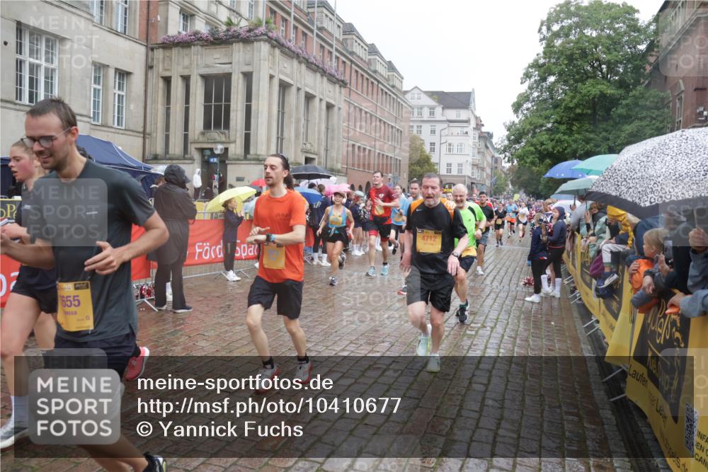13.09.2026 - Kiel Lauf Yannick Fuchs http://msf.ph/oto/10410677 13.09.2026 10:41:26 Ziel 67, 827, 849, 1183, 1241, 1494, 1704, 1933, 2388, 2531, 2647, 3960, 4062, 4436, 4732, 4976, 5058, 5335, 5726, 5753, 5839, 6993, 8155, 9398, 9455, 9947, 10066, 10307, 10739, 10867, 10883, 11333, 11586, 11813, 12034, 12039, 35, 973, 1342, 1427, 1781, 1785, 1971, 2499, 2561, 2818, 2825, 2892, 2898, 3257, 3363, 3464, 3535, 3952, 4131, 4286, 4527, 4624, 4662, 4691, 4712, 4797, 5043, 5319, 5388, 5509, 5916, 6340, 6461, 6565, 6654, 7405, 7615, 7655, 8155, 8246, 8955, 9349, 9398 meine-sportfotos.de