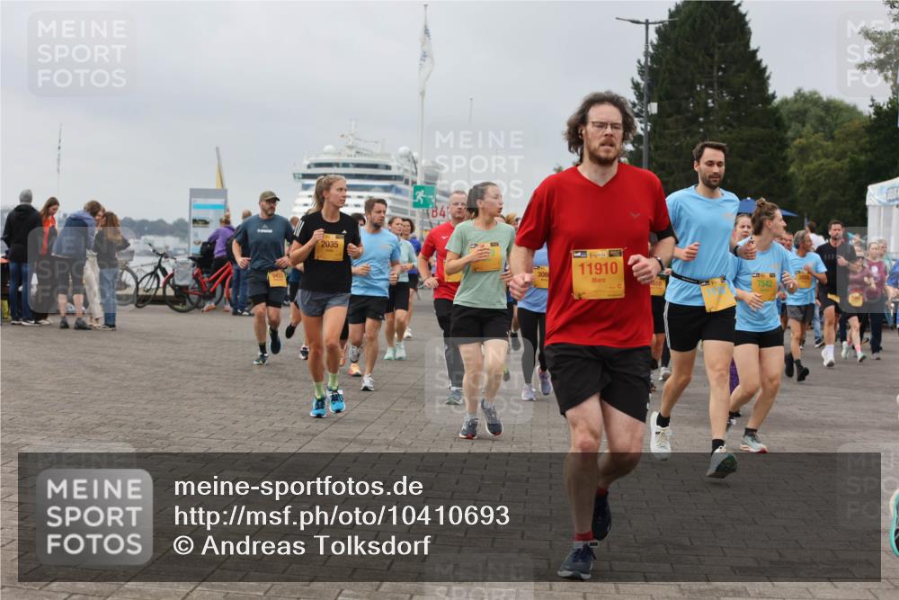 13.09.2026 - Kiel Lauf Andreas Tolksdorf http://msf.ph/oto/10410693 13.09.2026 10:01:37 Kiellinie 9433, 2035, 4, 308, 38, 11910, 7542 meine-sportfotos.de
