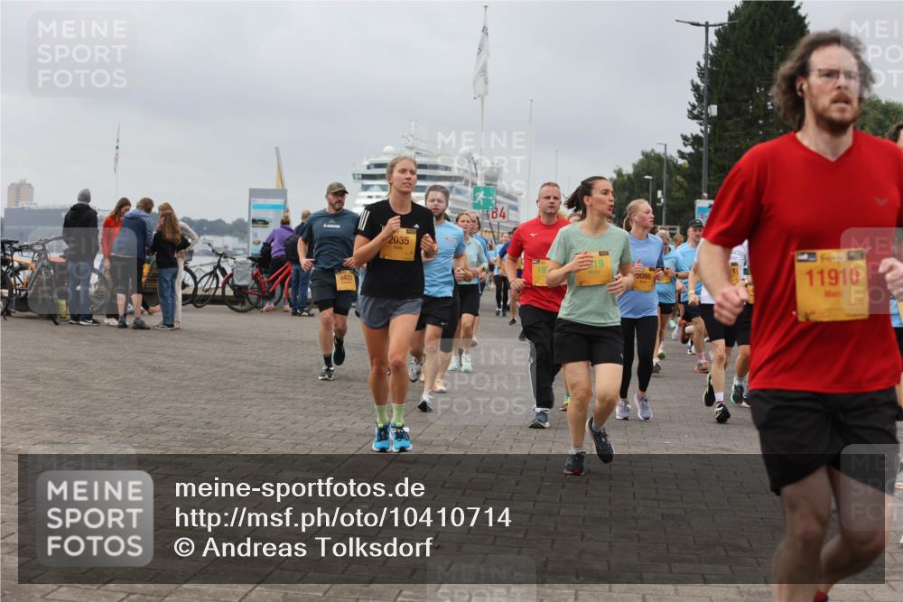 13.09.2026 - Kiel Lauf Andreas Tolksdorf http://msf.ph/oto/10410714 13.09.2026 10:01:38 Kiellinie 9433, 2035, 197, 3086, 1, 39, 4, 11910 meine-sportfotos.de