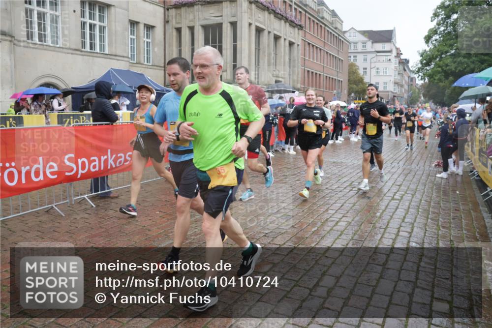 13.09.2026 - Kiel Lauf Yannick Fuchs http://msf.ph/oto/10410724 13.09.2026 10:41:28 Ziel 67, 827, 849, 1183, 1241, 1494, 1933, 2388, 2531, 2647, 3960, 4062, 4436, 4732, 4976, 5058, 5335, 5726, 5753, 5839, 6993, 9455, 9567, 9947, 10307, 10579, 10739, 10867, 10883, 11333, 11586, 11813, 12034, 12039, 35, 973, 1342, 1427, 1704, 1781, 1785, 1971, 2561, 2818, 2825, 2892, 2898, 3363, 3464, 3535, 3952, 4286, 4527, 4624, 4662, 4691, 4712, 4797, 5043, 5319, 5388, 5509, 5916, 6340, 6461, 6565, 6654, 7405, 7615, 8155, 8246, 8955, 9349, 9398, 9947, 10066 meine-sportfotos.de
