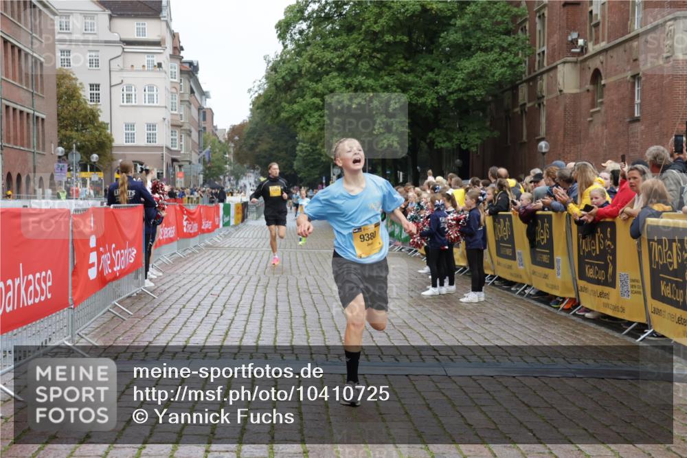 13.09.2026 - Kiel Lauf Yannick Fuchs http://msf.ph/oto/10410725 13.09.2026 09:35:09 Ziel 2761, 3766, 4361, 7414, 9380, 11719, 11904, 12484, 3168, 10461, 12278, 4589, 4638, 12832 meine-sportfotos.de