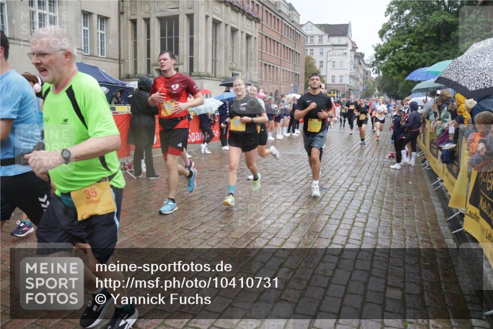 13.09.2026 - Kiel Lauf Yannick Fuchs http://msf.ph/oto/10410731 13.09.2026 10:41:28 Ziel 67, 827, 849, 1183, 1241, 1494, 1933, 2388, 2531, 2647, 3960, 4062, 4436, 4732, 4976, 5058, 5335, 5726, 5753, 5839, 6993, 9455, 9567, 9947, 10307, 10579, 10739, 10867, 10883, 11333, 11586, 11813, 12034, 12039, 35, 973, 1342, 1427, 1704, 1781, 1785, 1971, 2561, 2818, 2825, 2892, 2898, 3363, 3464, 3535, 3952, 4286, 4527, 4624, 4662, 4691, 4712, 4797, 5043, 5319, 5388, 5509, 5916, 6340, 6461, 6565, 6654, 7405, 7615, 8155, 8246, 8955, 9349, 9398, 9947, 10066 meine-sportfotos.de