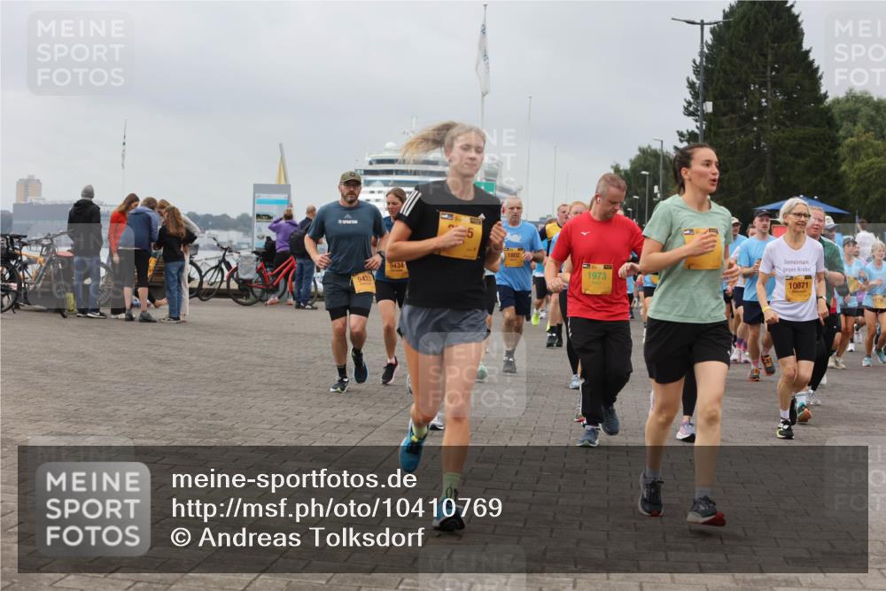13.09.2026 - Kiel Lauf Andreas Tolksdorf http://msf.ph/oto/10410769 13.09.2026 10:01:39 Kiellinie 9433, 9434, 1802, 38, 1973, 10871 meine-sportfotos.de