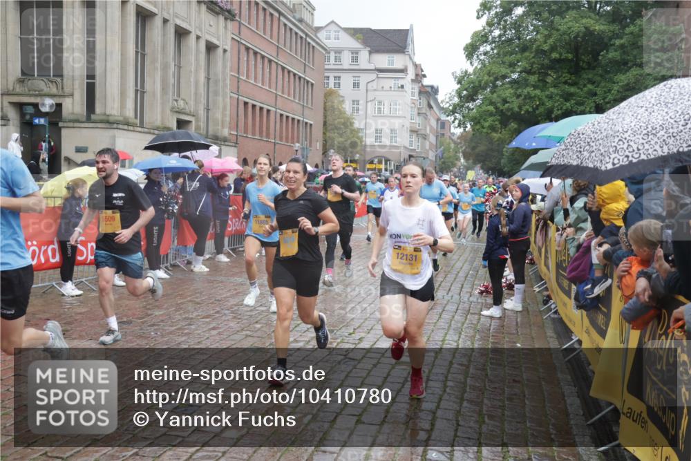13.09.2026 - Kiel Lauf Yannick Fuchs http://msf.ph/oto/10410780 13.09.2026 10:41:31 Ziel 67, 604, 827, 849, 1183, 1241, 1494, 1933, 2388, 2531, 2532, 2647, 3329, 3960, 4062, 4732, 4976, 5058, 5335, 5726, 6993, 9455, 9567, 10307, 10579, 10739, 10867, 11333, 11586, 11813, 12034, 12039, 973, 1704, 1781, 1785, 2388, 2825, 2892, 2898, 3363, 3464, 3952, 4286, 4436, 4527, 4624, 4662, 4691, 4732, 4797, 5319, 5388, 5509, 5753, 5839, 5916, 6340, 6461, 6565, 6654, 7405, 7615, 8155, 8246, 8955, 9349, 9398, 9947, 10066 meine-sportfotos.de