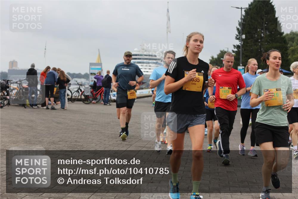 13.09.2026 - Kiel Lauf Andreas Tolksdorf http://msf.ph/oto/10410785 13.09.2026 10:01:39 Kiellinie 9433, 035, 495, 39, 1973, 108 meine-sportfotos.de