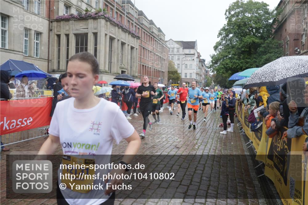 13.09.2026 - Kiel Lauf Yannick Fuchs http://msf.ph/oto/10410802 13.09.2026 10:41:32 Ziel 67, 214, 604, 827, 849, 1183, 1241, 1494, 1772, 1933, 2531, 2532, 2647, 3329, 3330, 3960, 4062, 4976, 5058, 5335, 5726, 6993, 9369, 9455, 9567, 10307, 10575, 10579, 10867, 11333, 11586, 11610, 11813, 12034, 12039, 973, 1704, 1781, 1785, 2388, 2825, 2892, 2898, 3363, 3464, 3952, 4286, 4436, 4527, 4624, 4662, 4691, 4732, 4797, 5319, 5509, 5753, 5839, 5916, 6340, 6461, 6565, 6654, 7405, 7615, 8155, 8246, 9349, 9398, 9947, 10066, 10307 meine-sportfotos.de