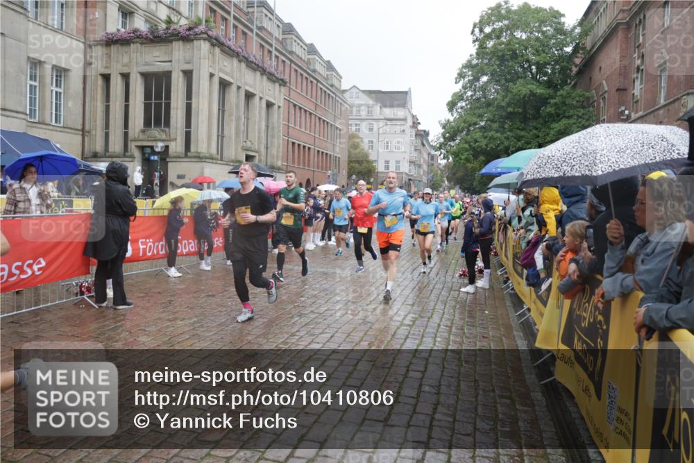13.09.2026 - Kiel Lauf Yannick Fuchs http://msf.ph/oto/10410806 13.09.2026 10:41:32 Ziel 67, 214, 604, 827, 849, 1183, 1241, 1494, 1772, 1933, 2531, 2532, 2647, 3329, 3330, 3960, 4062, 4976, 5058, 5335, 5726, 6993, 9369, 9455, 9567, 10307, 10575, 10579, 10867, 11333, 11586, 11610, 11813, 12034, 12039, 973, 1704, 1781, 1785, 2388, 2825, 2892, 2898, 3363, 3464, 3952, 4286, 4436, 4527, 4624, 4662, 4691, 4732, 4797, 5319, 5509, 5753, 5839, 5916, 6340, 6461, 6565, 6654, 7405, 7615, 8155, 8246, 9349, 9398, 9947, 10066, 10307 meine-sportfotos.de