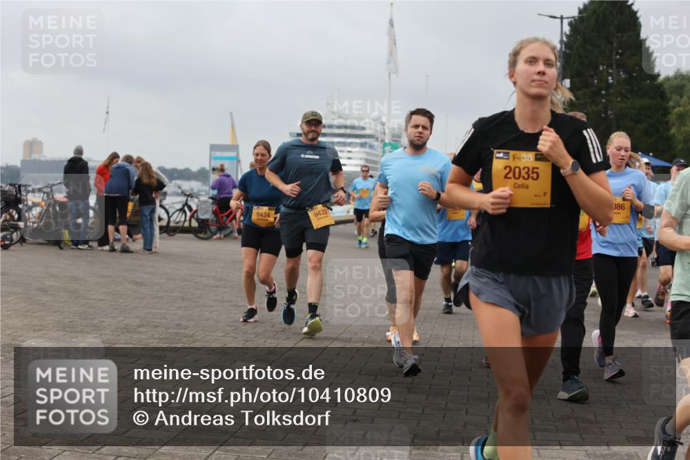 13.09.2026 - Kiel Lauf Andreas Tolksdorf http://msf.ph/oto/10410809 13.09.2026 10:01:40 Kiellinie 9434, 9433, 4, 38, 2035, 086 meine-sportfotos.de
