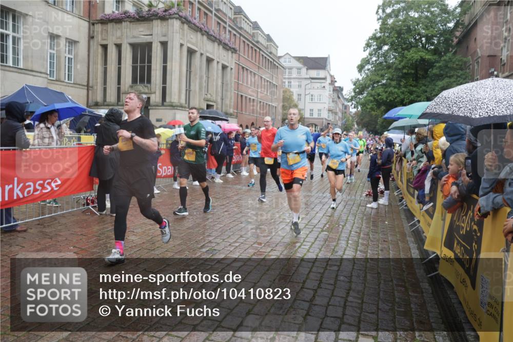 13.09.2026 - Kiel Lauf Yannick Fuchs http://msf.ph/oto/10410823 13.09.2026 10:41:33 Ziel 67, 214, 604, 827, 849, 1183, 1241, 1494, 1772, 1933, 2531, 2532, 2647, 3329, 3330, 3960, 4062, 4976, 5058, 5335, 5726, 6993, 9369, 9455, 9567, 10575, 10579, 10867, 11461, 11586, 11610, 11813, 12034, 12039, 12419, 973, 1494, 1704, 1781, 1785, 2388, 2647, 2825, 2892, 2898, 3363, 3464, 3952, 4286, 4436, 4527, 4624, 4662, 4691, 4732, 4797, 5319, 5509, 5753, 5839, 5916, 6340, 6461, 6565, 6654, 7405, 7615, 8155, 8246, 9349, 9398, 9947, 10066, 10307 meine-sportfotos.de