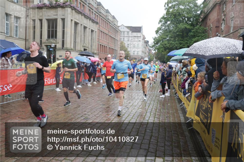 13.09.2026 - Kiel Lauf Yannick Fuchs http://msf.ph/oto/10410827 13.09.2026 10:41:33 Ziel 67, 214, 604, 827, 849, 1183, 1241, 1494, 1772, 1933, 2531, 2532, 2647, 3329, 3330, 3960, 4062, 4976, 5058, 5335, 5726, 6993, 9369, 9455, 9567, 10575, 10579, 10867, 11461, 11586, 11610, 11813, 12034, 12039, 12419, 973, 1494, 1704, 1781, 1785, 2388, 2647, 2825, 2892, 2898, 3363, 3464, 3952, 4286, 4436, 4527, 4624, 4662, 4691, 4732, 4797, 5319, 5509, 5753, 5839, 5916, 6340, 6461, 6565, 6654, 7405, 7615, 8155, 8246, 9349, 9398, 9947, 10066, 10307 meine-sportfotos.de