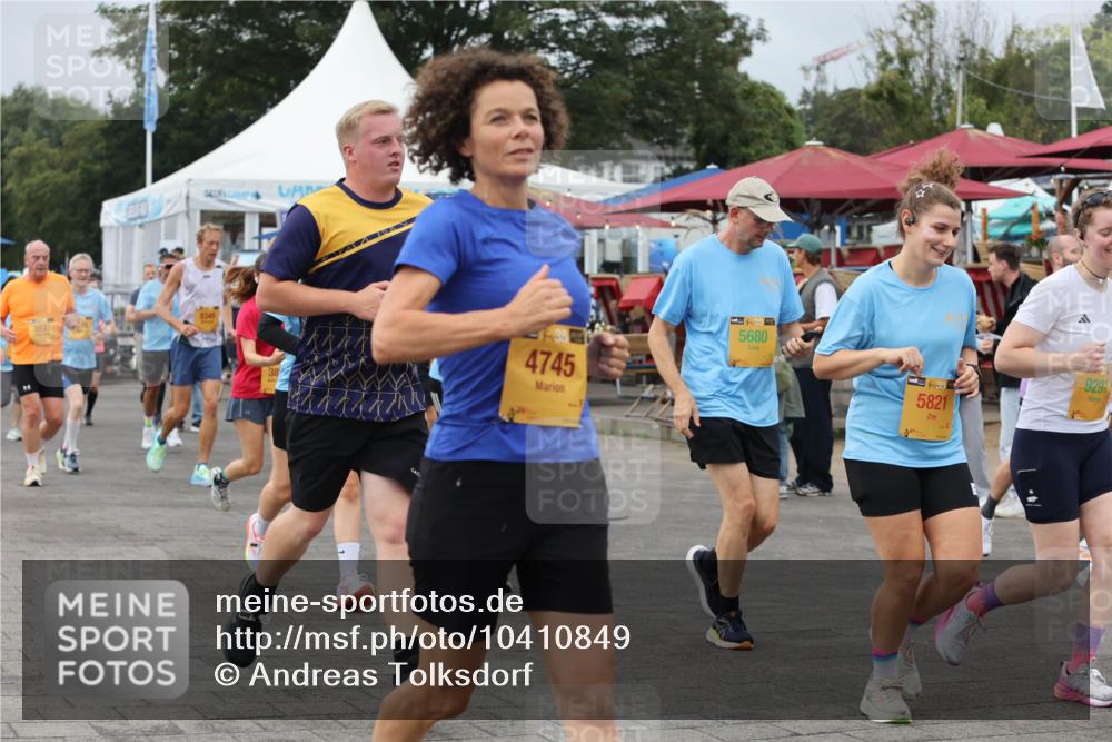 13.09.2026 - Kiel Lauf Andreas Tolksdorf http://msf.ph/oto/10410849 13.09.2026 10:01:45 Kiellinie 3933, 8345, 38, 39, 4745, 5680, 39, 5821, 9291 meine-sportfotos.de