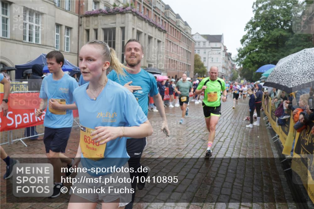 13.09.2026 - Kiel Lauf Yannick Fuchs http://msf.ph/oto/10410895 13.09.2026 10:41:37 Ziel 214, 604, 811, 827, 1183, 1241, 1445, 1772, 2387, 2531, 2532, 3249, 3329, 3330, 4959, 4976, 5058, 5108, 9369, 9395, 9455, 9567, 10273, 10575, 10579, 10960, 11336, 11461, 11484, 11586, 11610, 11813, 11858, 12039, 12419, 67, 849, 973, 1494, 1704, 1781, 1785, 1933, 2388, 2531, 2647, 2825, 2892, 3363, 3952, 3960, 4062, 4286, 4436, 4527, 4624, 4662, 4691, 4732, 4797, 5335, 5726, 5753, 5839, 5916, 6340, 6461, 6565, 6654, 6993, 7405, 7615, 8155, 9349, 9398, 9947, 10066, 10307 meine-sportfotos.de