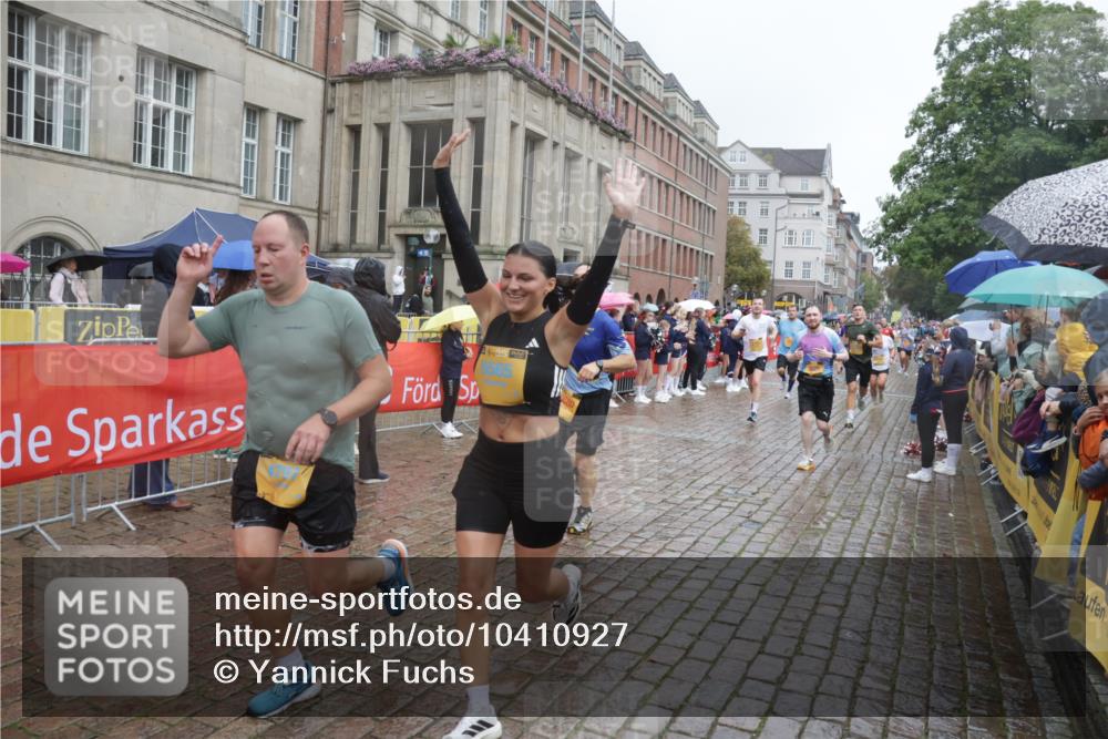 13.09.2026 - Kiel Lauf Yannick Fuchs http://msf.ph/oto/10410927 13.09.2026 10:41:39 Ziel 214, 604, 811, 827, 1183, 1241, 1445, 1772, 2387, 2532, 3249, 3329, 3330, 3351, 4959, 4976, 5058, 5108, 5158, 6960, 9364, 9369, 9395, 9567, 10273, 10575, 10579, 10960, 11336, 11461, 11484, 11586, 11610, 11813, 11858, 12419, 67, 827, 849, 973, 1494, 1704, 1781, 1785, 1933, 2388, 2531, 2647, 2825, 3363, 3952, 3960, 4062, 4286, 4436, 4527, 4662, 4691, 4732, 4797, 4976, 5335, 5726, 5753, 5839, 5916, 6461, 6565, 6654, 6993, 8155, 9349, 9398, 9947, 10066, 10307 meine-sportfotos.de