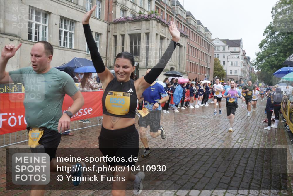 13.09.2026 - Kiel Lauf Yannick Fuchs http://msf.ph/oto/10410930 13.09.2026 10:41:40 Ziel 214, 604, 811, 1183, 1241, 1445, 1772, 2387, 2532, 3249, 3329, 3330, 3351, 4895, 4959, 5058, 5108, 5158, 6165, 6960, 7363, 7403, 9364, 9369, 9395, 9567, 10273, 10575, 10579, 10960, 11336, 11461, 11484, 11586, 11610, 11858, 12419, 67, 827, 849, 973, 1494, 1704, 1781, 1785, 1933, 2388, 2531, 2647, 2825, 3363, 3952, 3960, 4062, 4286, 4436, 4527, 4691, 4732, 4797, 4976, 5335, 5726, 5753, 5839, 5916, 6461, 6565, 6654, 6993, 8155, 9349, 9398, 9947, 10066, 10307 meine-sportfotos.de