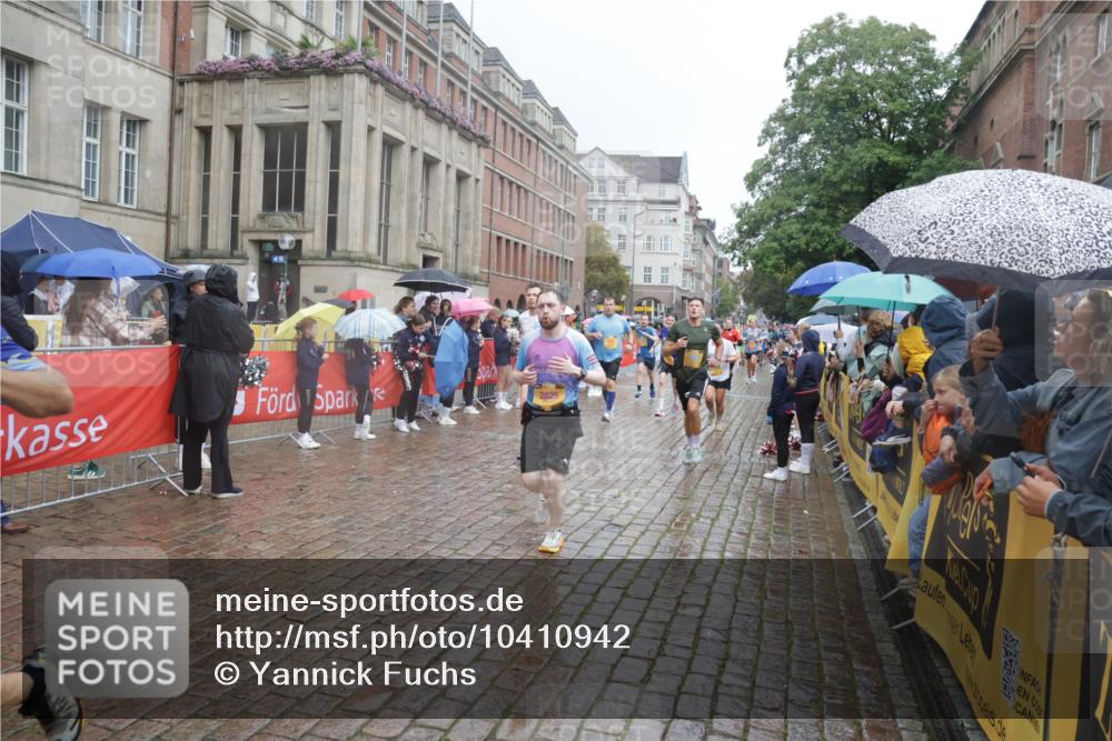 13.09.2026 - Kiel Lauf Yannick Fuchs http://msf.ph/oto/10410942 13.09.2026 10:41:40 Ziel 214, 604, 811, 1183, 1241, 1445, 1772, 2387, 2532, 3249, 3329, 3330, 3351, 4895, 4959, 5058, 5108, 5158, 6165, 6960, 7363, 7403, 9364, 9369, 9395, 9567, 10273, 10575, 10579, 10960, 11336, 11461, 11484, 11586, 11610, 11858, 12419, 67, 827, 849, 973, 1494, 1704, 1781, 1785, 1933, 2388, 2531, 2647, 2825, 3363, 3952, 3960, 4062, 4286, 4436, 4527, 4691, 4732, 4797, 4976, 5335, 5726, 5753, 5839, 5916, 6461, 6565, 6654, 6993, 8155, 9349, 9398, 9947, 10066, 10307 meine-sportfotos.de