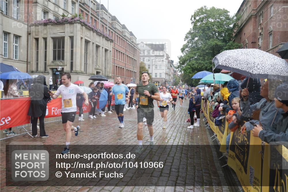 13.09.2026 - Kiel Lauf Yannick Fuchs http://msf.ph/oto/10410966 13.09.2026 10:41:42 Ziel 214, 604, 698, 811, 1445, 1507, 1772, 2387, 2532, 2927, 3249, 3329, 3330, 3351, 4895, 4959, 5108, 5158, 6165, 6960, 7363, 7403, 8151, 9364, 9369, 9395, 9567, 10273, 10575, 10579, 10960, 11336, 11461, 11484, 11530, 11610, 11858, 12419, 67, 827, 849, 973, 1183, 1241, 1494, 1704, 1781, 1785, 1933, 2388, 2531, 2647, 2825, 3363, 3952, 3960, 4062, 4286, 4436, 4527, 4691, 4732, 4976, 5058, 5335, 5726, 5753, 5839, 5916, 6461, 6654, 6993, 8155, 9349, 9398, 9947, 10066, 10307 meine-sportfotos.de