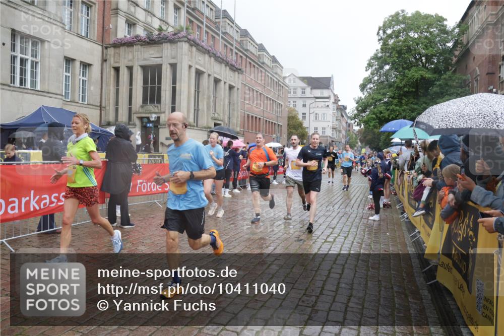 13.09.2026 - Kiel Lauf Yannick Fuchs http://msf.ph/oto/10411040 13.09.2026 10:42:01 Ziel 150, 580, 1206, 1416, 1755, 2013, 2375, 2535, 2547, 2667, 2819, 3188, 3212, 3372, 3985, 4399, 4559, 4604, 5265, 5322, 5669, 5749, 6175, 6236, 6656, 6917, 7051, 7923, 8547, 8549, 8937, 8981, 9147, 9391, 9595, 9912, 9920, 10452, 10589, 10725, 10790, 10877, 11021, 11659, 11916, 12639, 214, 604, 698, 811, 827, 849, 1183, 1206, 1241, 1330, 1445, 1507, 1772, 2387, 2531, 2532, 2547, 2927, 3249, 3329, 3330, 3351, 4895, 4959, 4976, 5058, 5108, 5158, 5335, 6165, 6564, 6960, 6993, 239 meine-sportfotos.de