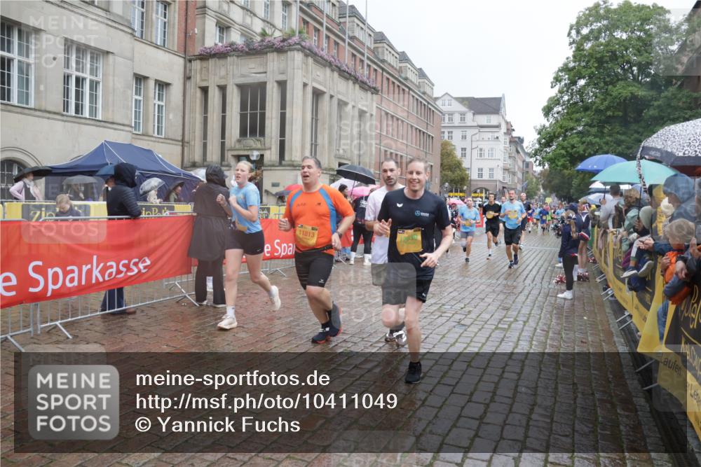 13.09.2026 - Kiel Lauf Yannick Fuchs http://msf.ph/oto/10411049 13.09.2026 10:42:02 Ziel 150, 580, 1416, 1755, 2013, 2375, 2535, 2665, 2667, 2819, 3188, 3212, 3372, 3985, 4399, 4475, 4513, 4559, 4604, 5265, 5322, 5669, 5749, 6175, 6236, 6587, 6656, 6917, 7051, 7923, 8547, 8549, 8981, 9147, 9391, 9595, 9912, 9920, 10452, 10589, 10725, 10790, 10877, 11021, 11916, 12639, 214, 604, 698, 811, 827, 1183, 1206, 1241, 1330, 1445, 1507, 1772, 2387, 2531, 2532, 2547, 2927, 3249, 3329, 3330, 3351, 4895, 4959, 4976, 5058, 5108, 5158, 6165, 6564, 6960, 239, 2224, 2314 meine-sportfotos.de