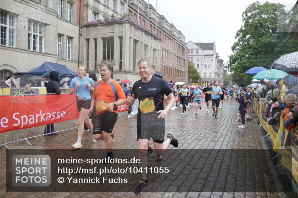 13.09.2026 - Kiel Lauf Yannick Fuchs http://msf.ph/oto/10411055 13.09.2026 10:42:02 Ziel 150, 580, 1416, 1755, 2013, 2375, 2535, 2665, 2667, 2819, 3188, 3212, 3372, 3985, 4399, 4475, 4513, 4559, 4604, 5265, 5322, 5669, 5749, 6175, 6236, 6587, 6656, 6917, 7051, 7923, 8547, 8549, 8981, 9147, 9391, 9595, 9912, 9920, 10452, 10589, 10725, 10790, 10877, 11021, 11916, 12639, 214, 604, 698, 811, 827, 1183, 1206, 1241, 1330, 1445, 1507, 1772, 2387, 2531, 2532, 2547, 2927, 3249, 3329, 3330, 3351, 4895, 4959, 4976, 5058, 5108, 5158, 6165, 6564, 6960, 239, 2224, 2314 meine-sportfotos.de
