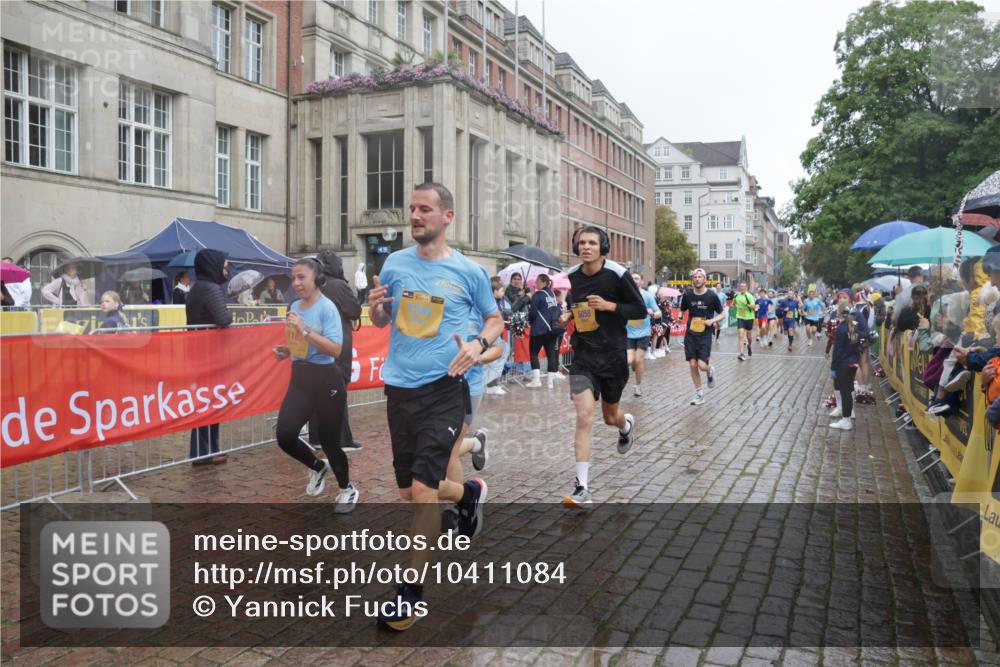 13.09.2026 - Kiel Lauf Yannick Fuchs http://msf.ph/oto/10411084 13.09.2026 10:42:05 Ziel 150, 580, 1416, 1755, 2375, 2665, 2667, 2819, 3188, 3212, 3372, 3985, 4399, 4475, 4513, 4604, 5155, 5265, 5322, 5669, 5749, 6175, 6236, 6587, 6656, 7051, 7475, 7923, 8034, 8547, 8981, 9147, 9391, 9595, 9912, 9920, 10452, 10725, 10877, 11021, 12639, 214, 604, 698, 811, 1183, 1206, 1241, 1330, 1445, 1507, 1772, 2013, 2387, 2532, 2535, 2547, 2927, 3249, 3329, 3330, 3351, 4559, 4895, 4959, 5058, 5108, 5158, 6165, 6564, 6656, 6917, 6960, 239, 2224, 2314 meine-sportfotos.de
