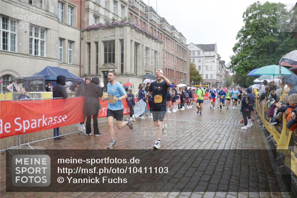 13.09.2026 - Kiel Lauf Yannick Fuchs http://msf.ph/oto/10411103 13.09.2026 10:42:07 Ziel 150, 580, 1755, 2665, 2819, 3188, 3212, 3372, 3985, 4399, 4475, 4513, 4604, 5155, 5265, 5322, 5669, 5749, 6175, 6236, 6587, 7051, 7475, 7923, 8034, 9147, 9391, 9420, 9595, 9912, 9920, 10452, 10725, 10877, 11021, 12639, 214, 604, 698, 811, 1206, 1330, 1416, 1445, 1507, 1772, 2013, 2375, 2387, 2532, 2535, 2547, 2667, 2927, 3188, 3249, 3329, 3330, 3351, 4559, 4895, 4959, 5108, 5158, 5265, 5322, 6165, 6564, 6656, 6917, 6960, 239, 1638, 2224, 2314 meine-sportfotos.de