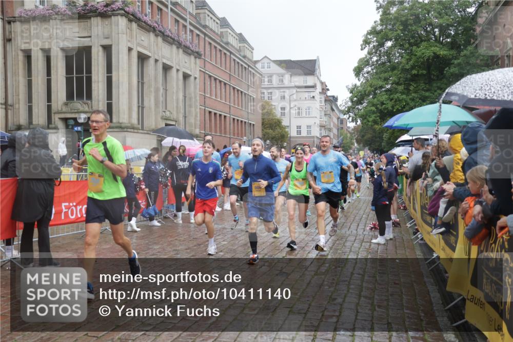 13.09.2026 - Kiel Lauf Yannick Fuchs http://msf.ph/oto/10411140 13.09.2026 10:42:09 Ziel 150, 294, 1755, 2665, 2819, 2972, 3212, 3372, 3985, 4399, 4475, 4513, 4604, 5155, 5669, 5749, 6175, 6236, 6587, 6677, 6678, 7051, 7475, 8034, 9147, 9391, 9420, 9595, 9920, 10452, 10725, 10877, 11175, 12639, 214, 580, 604, 698, 811, 1206, 1330, 1416, 1445, 1507, 1772, 2013, 2375, 2387, 2532, 2535, 2547, 2667, 2927, 3188, 3249, 3329, 3330, 3351, 4559, 4895, 4959, 5108, 5158, 5265, 5322, 6165, 6564, 6656, 6917, 6960, 239, 1638, 2224, 2314 meine-sportfotos.de