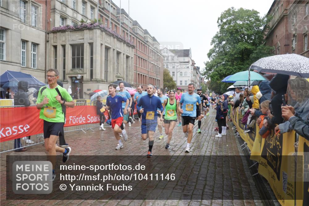 13.09.2026 - Kiel Lauf Yannick Fuchs http://msf.ph/oto/10411146 13.09.2026 10:42:10 Ziel 150, 294, 1755, 2665, 2819, 2972, 3212, 3254, 3372, 3985, 4399, 4475, 4513, 4604, 4919, 5155, 5669, 5749, 6175, 6236, 6587, 6677, 6678, 7051, 7475, 8034, 9147, 9391, 9420, 9595, 9712, 9920, 10452, 10725, 10877, 11175, 12639, 214, 580, 604, 698, 811, 1206, 1330, 1416, 1445, 1507, 1772, 2013, 2375, 2387, 2532, 2535, 2547, 2667, 2927, 3188, 3249, 3329, 3330, 3351, 3372, 4559, 4895, 4959, 5108, 5158, 5265, 5322, 6165, 6564, 6656, 6917, 6960, 239, 757, 1638, 2224, 2314 meine-sportfotos.de