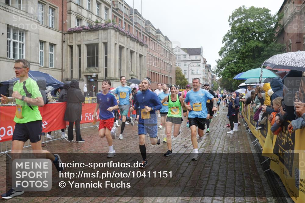 13.09.2026 - Kiel Lauf Yannick Fuchs http://msf.ph/oto/10411151 13.09.2026 10:42:10 Ziel 150, 294, 1755, 2665, 2819, 2972, 3212, 3254, 3372, 3985, 4399, 4475, 4513, 4604, 4919, 5155, 5669, 5749, 6175, 6236, 6587, 6677, 6678, 7051, 7475, 8034, 9147, 9391, 9420, 9595, 9712, 9920, 10452, 10725, 10877, 11175, 12639, 214, 580, 604, 698, 811, 1206, 1330, 1416, 1445, 1507, 1772, 2013, 2375, 2387, 2532, 2535, 2547, 2667, 2927, 3188, 3249, 3329, 3330, 3351, 3372, 4559, 4895, 4959, 5108, 5158, 5265, 5322, 6165, 6564, 6656, 6917, 6960, 239, 757, 1638, 2224, 2314 meine-sportfotos.de