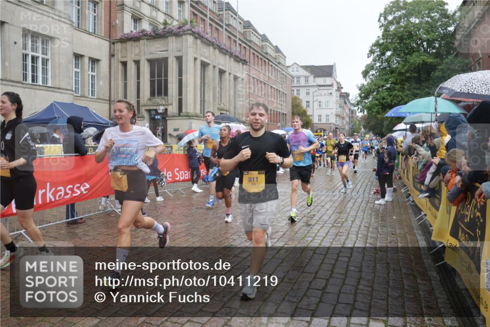 13.09.2026 - Kiel Lauf Yannick Fuchs http://msf.ph/oto/10411219 13.09.2026 10:42:14 Ziel 150, 239, 294, 1328, 2665, 2820, 2972, 3254, 3367, 4399, 4475, 4513, 4604, 4919, 5155, 5669, 5802, 6020, 6175, 6587, 6677, 6678, 7475, 8034, 9420, 9635, 9712, 9920, 10452, 10465, 11175, 580, 698, 811, 1206, 1330, 1416, 1445, 1507, 1755, 2013, 2375, 2387, 2535, 2547, 2667, 2819, 2927, 3188, 3212, 3249, 3351, 3372, 3985, 4559, 4895, 4959, 5108, 5158, 5265, 5322, 5749, 6165, 6236, 6564, 6656, 6917, 6960, 757, 1638, 2224, 2314, 2507, 3821, 4451, 811, 10960 meine-sportfotos.de