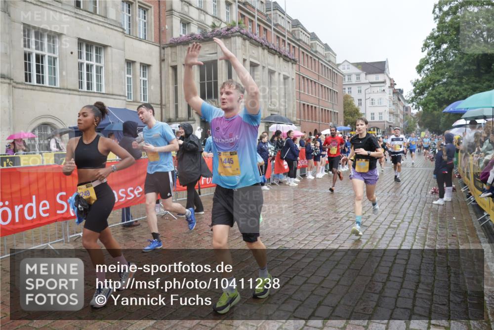 13.09.2026 - Kiel Lauf Yannick Fuchs http://msf.ph/oto/10411238 13.09.2026 10:42:15 Ziel 150, 239, 294, 1245, 1328, 2665, 2820, 2972, 3254, 3367, 4399, 4475, 4513, 4604, 4919, 5155, 5669, 5802, 6020, 6175, 6587, 6677, 6678, 7475, 8034, 9420, 9635, 9712, 10452, 10465, 11175, 580, 698, 811, 1206, 1330, 1416, 1445, 1507, 1755, 2013, 2375, 2387, 2535, 2547, 2667, 2819, 2927, 3188, 3212, 3249, 3351, 3372, 3985, 4559, 4604, 4895, 5158, 5265, 5322, 5749, 6165, 6175, 6236, 6564, 6656, 6917, 6960, 757, 1638, 2224, 2314, 2507, 3821, 4451, 811, 10960 meine-sportfotos.de