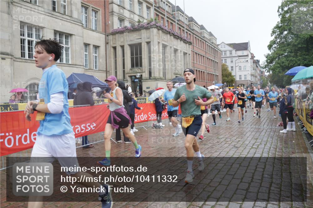 13.09.2026 - Kiel Lauf Yannick Fuchs http://msf.ph/oto/10411332 13.09.2026 10:42:24 Ziel 239, 1245, 1328, 1638, 2224, 2314, 2745, 2820, 3254, 3367, 4034, 4919, 5636, 5802, 5877, 6020, 6678, 7187, 7299, 7586, 8304, 8318, 9135, 9152, 9548, 9635, 9712, 10465, 10625, 10724, 11148, 11175, 12619, 150, 294, 580, 1206, 1330, 1416, 1755, 2013, 2375, 2535, 2547, 2665, 2667, 2819, 2972, 3188, 3212, 3372, 3985, 4399, 4475, 4513, 4559, 4604, 5155, 5265, 5322, 5669, 5749, 6175, 6236, 6587, 6656, 6677, 6678, 6917, 757, 2507, 3821, 4451, 3351, 10960 meine-sportfotos.de