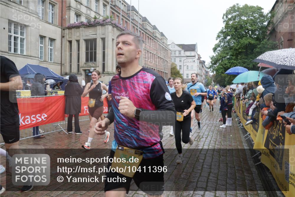 13.09.2026 - Kiel Lauf Yannick Fuchs http://msf.ph/oto/10411396 13.09.2026 10:42:31 Ziel 757, 1638, 2224, 2314, 2507, 2745, 3821, 4034, 4320, 4352, 4451, 5476, 5636, 5877, 6088, 6196, 6615, 7187, 7299, 7586, 8304, 8318, 8418, 8458, 8758, 8847, 9135, 9152, 9548, 10112, 10272, 10328, 10558, 10625, 10724, 11148, 11770, 12619, 150, 239, 294, 580, 1245, 1328, 1416, 1755, 2375, 2665, 2667, 2819, 2820, 2972, 3188, 3212, 3254, 3367, 3372, 3985, 4399, 4475, 4513, 4604, 4919, 5155, 5265, 5322, 5669, 5749, 5802, 6020, 6175, 6236, 6587, 6677, 6678, 9152, 3188, 5265 meine-sportfotos.de
