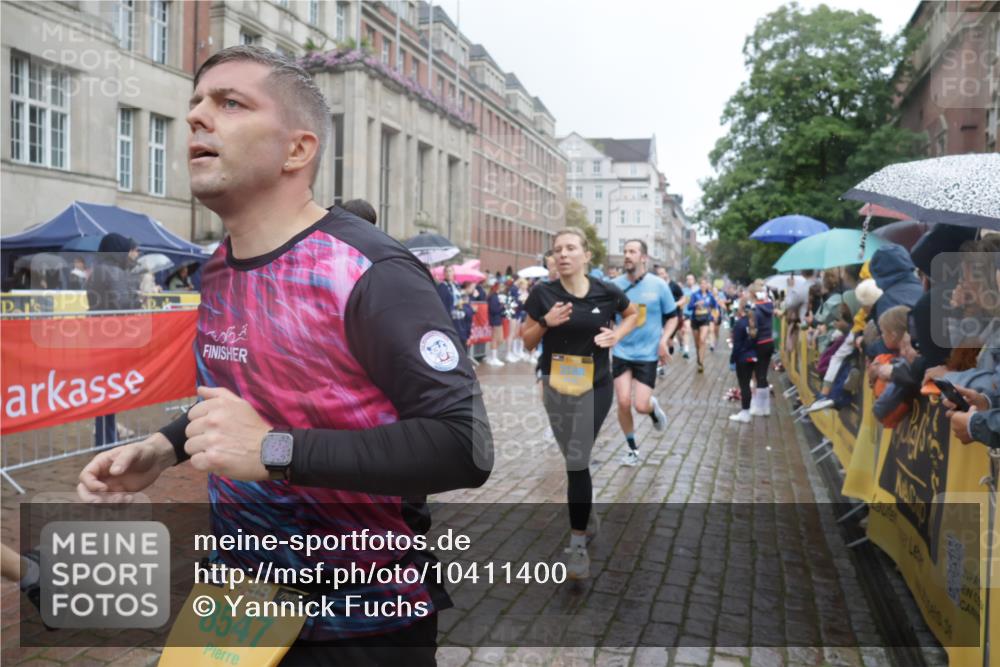 13.09.2026 - Kiel Lauf Yannick Fuchs http://msf.ph/oto/10411400 13.09.2026 10:42:31 Ziel 757, 1638, 2224, 2314, 2507, 2745, 3821, 4034, 4320, 4352, 4451, 5476, 5636, 5877, 6088, 6196, 6615, 7187, 7299, 7586, 8304, 8318, 8418, 8458, 8758, 8847, 9135, 9152, 9548, 10112, 10272, 10328, 10558, 10625, 10724, 11148, 11770, 12619, 150, 239, 294, 580, 1245, 1328, 1416, 1755, 2375, 2665, 2667, 2819, 2820, 2972, 3188, 3212, 3254, 3367, 3372, 3985, 4399, 4475, 4513, 4604, 4919, 5155, 5265, 5322, 5669, 5749, 5802, 6020, 6175, 6236, 6587, 6677, 6678, 9152, 3188, 5265 meine-sportfotos.de