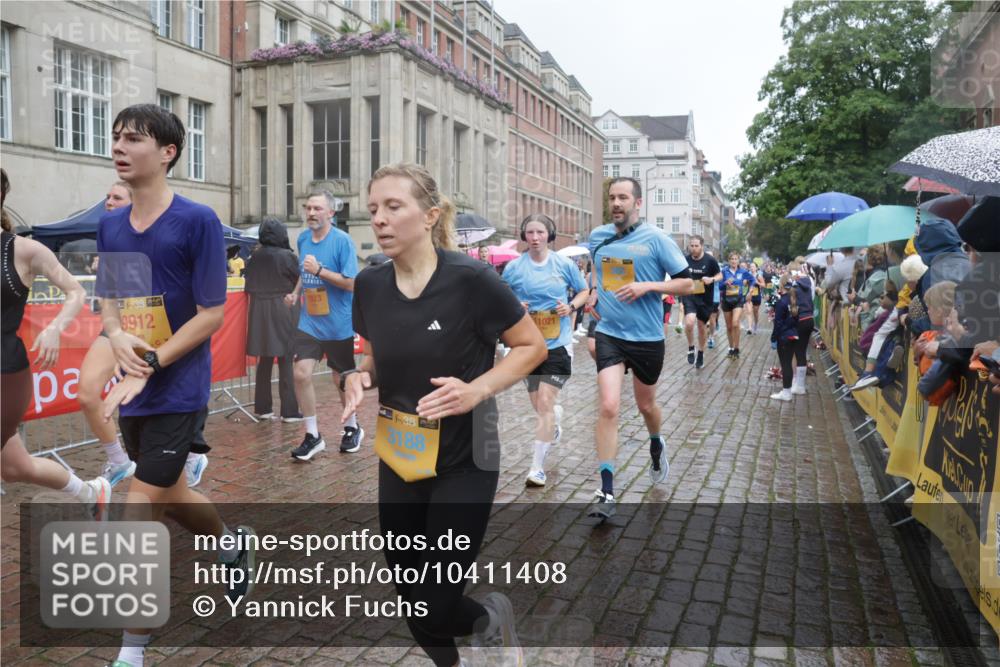 13.09.2026 - Kiel Lauf Yannick Fuchs http://msf.ph/oto/10411408 13.09.2026 10:42:31 Ziel 757, 1638, 2224, 2314, 2507, 2745, 3821, 4034, 4320, 4352, 4451, 5476, 5636, 5877, 6088, 6196, 6615, 7187, 7299, 7586, 8304, 8318, 8418, 8458, 8758, 8847, 9135, 9152, 9548, 10112, 10272, 10328, 10558, 10625, 10724, 11148, 11770, 12619, 150, 239, 294, 580, 1245, 1328, 1416, 1755, 2375, 2665, 2667, 2819, 2820, 2972, 3188, 3212, 3254, 3367, 3372, 3985, 4399, 4475, 4513, 4604, 4919, 5155, 5265, 5322, 5669, 5749, 5802, 6020, 6175, 6236, 6587, 6677, 6678, 9152, 3188, 5265 meine-sportfotos.de