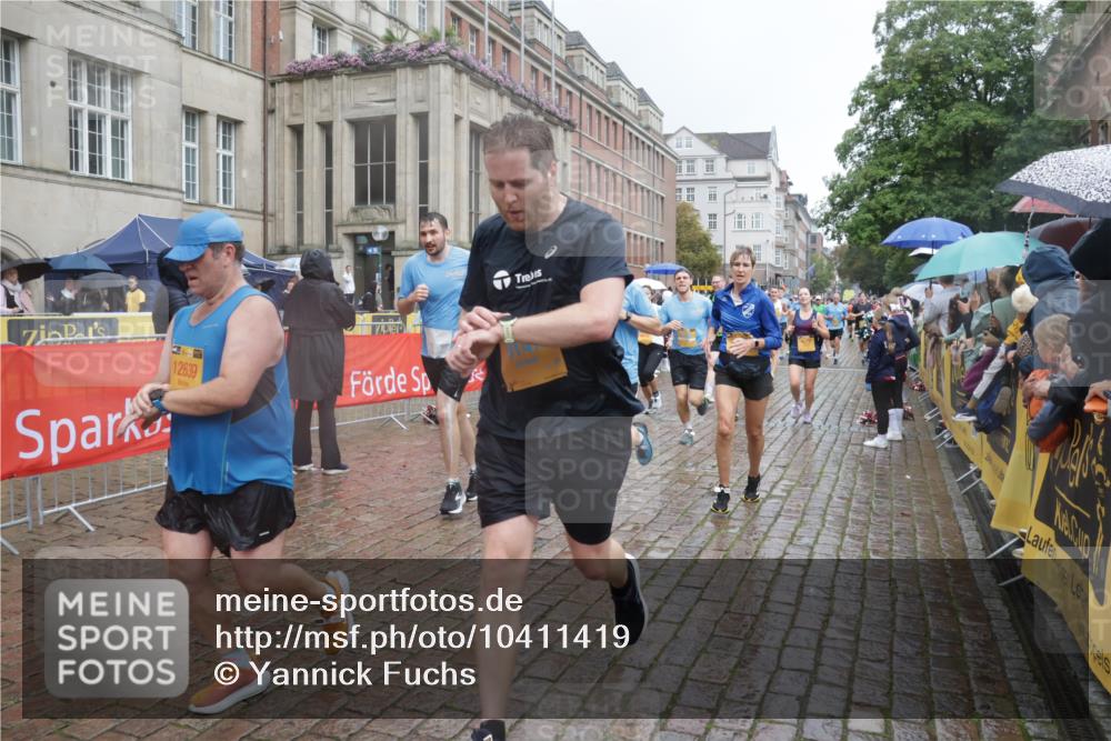 13.09.2026 - Kiel Lauf Yannick Fuchs http://msf.ph/oto/10411419 13.09.2026 10:42:34 Ziel 757, 1638, 2507, 2745, 3474, 3821, 4034, 4320, 4352, 4451, 5476, 5636, 5877, 5952, 6088, 6196, 6615, 7187, 7586, 7685, 8304, 8318, 8418, 8458, 8635, 8758, 8847, 10112, 10272, 10328, 10558, 10724, 11770, 12001, 12155, 12619, 150, 239, 294, 1245, 1328, 1755, 2224, 2314, 2665, 2819, 2820, 2972, 3212, 3254, 3367, 3372, 3985, 4399, 4475, 4513, 4604, 4919, 5155, 5669, 5749, 5802, 6020, 6175, 6236, 6587, 6677, 6678, 7299, 7586, 8304, 9152, 3188, 5265 meine-sportfotos.de