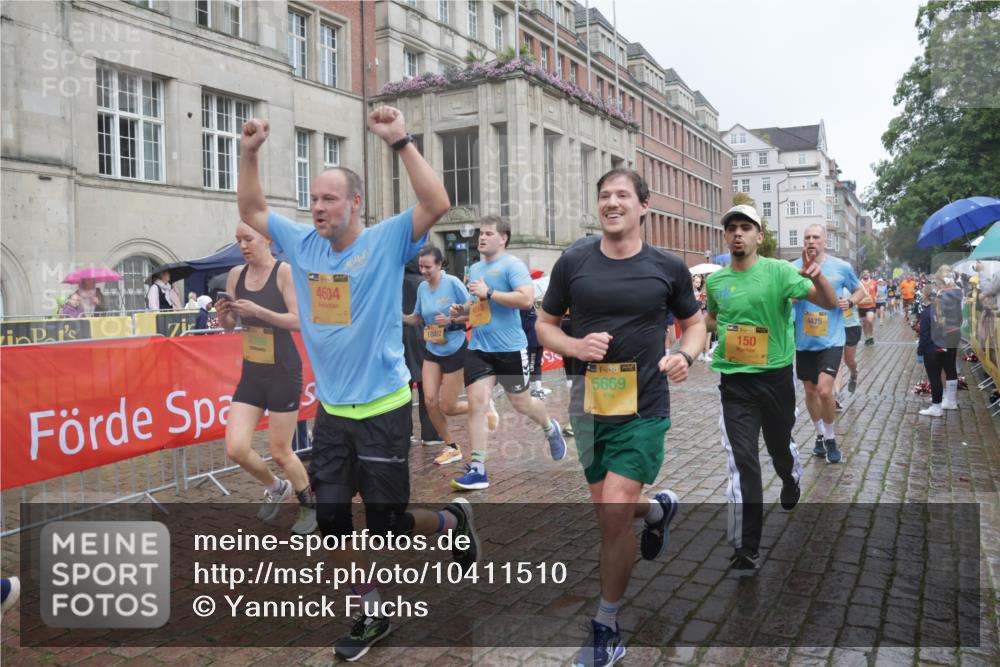 13.09.2026 - Kiel Lauf Yannick Fuchs http://msf.ph/oto/10411510 13.09.2026 10:42:40 Ziel 757, 1680, 1975, 2239, 2273, 2507, 3036, 3474, 3821, 4320, 4352, 4451, 5450, 5476, 5911, 5933, 5952, 6088, 6147, 6196, 6320, 6567, 6615, 6839, 7014, 7685, 8418, 8458, 8635, 8758, 8847, 10112, 10272, 10328, 10558, 10711, 11164, 11770, 12001, 12155, 150, 239, 294, 757, 1245, 1328, 1638, 2224, 2314, 2665, 2745, 2820, 2972, 3254, 3367, 4034, 4320, 4352, 4399, 4475, 4513, 4604, 4919, 5155, 5636, 5669, 5802, 5877, 6020, 6088, 6175, 6587, 6677, 6678, 7187, 7299, 7586, 8304, 9152 meine-sportfotos.de