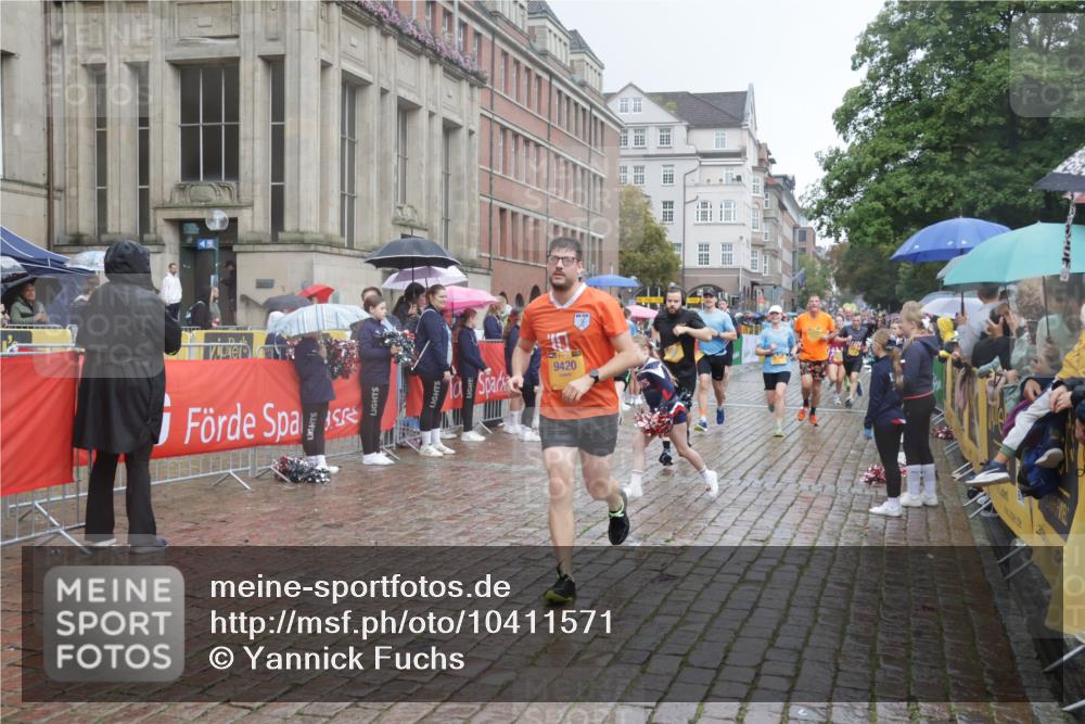 13.09.2026 - Kiel Lauf Yannick Fuchs http://msf.ph/oto/10411571 13.09.2026 10:42:44 Ziel 1680, 1975, 2239, 2273, 3036, 3260, 3474, 3584, 5450, 5911, 5933, 5952, 6129, 6136, 6147, 6196, 6320, 6567, 6839, 7014, 7422, 7685, 7692, 8458, 8635, 8759, 9341, 10667, 10711, 11164, 12001, 12155, 12208, 12825, 239, 294, 757, 1245, 1328, 1638, 2224, 2314, 2507, 2745, 2820, 2972, 3254, 3367, 3821, 4034, 4320, 4352, 4451, 4919, 5155, 5476, 5636, 5802, 5877, 6020, 6088, 6615, 6677, 6678, 7187, 7299, 7586, 8304, 9152, 2427, 5437, 5155, 7475, 8034, 9420 meine-sportfotos.de